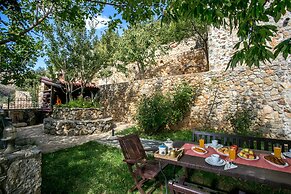 Ifigenia Theriso Village