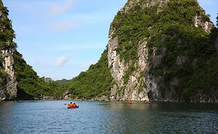 Halong Sapphire Cruise