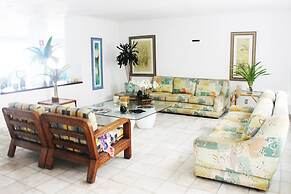 Enseada Palace Hotel