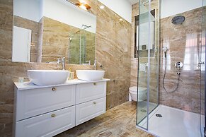 Split Best4Stay Luxury Rooms