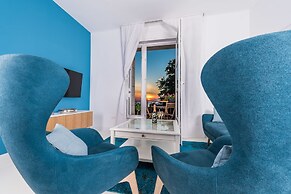 Aquamarine The Sea View Apartment