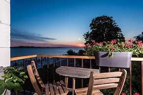 Aquamarine The Sea View Apartment