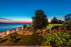 Aquamarine The Sea View Apartment