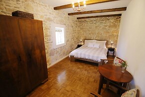 Stone House Apartment