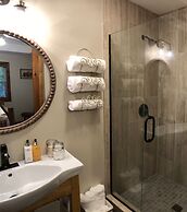 Walnut Waters Bed & Breakfast
