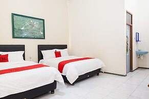 RedDoorz Plus near Jawa Timur Park 1