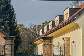 Peacock Boutique Apartments