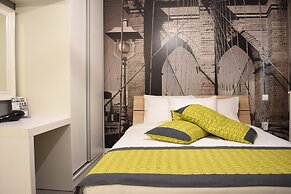 Mousas Studio Apt Must