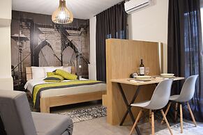 Mousas Studio Apt Must