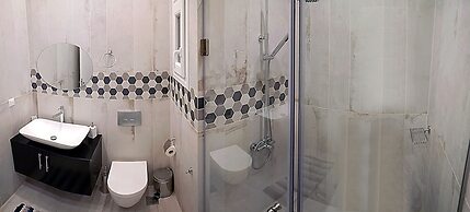 Alpinia Deluxe Apt Must