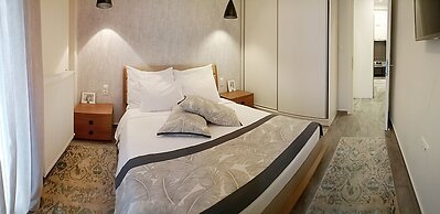 Alpinia Deluxe Apt Must