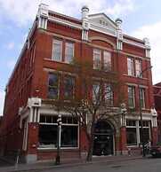 Central Victoria B Apartment