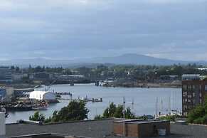 Central Victoria B Apartment