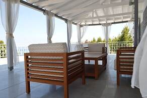 Aelia Sea View Studios