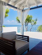 Aelia Sea View Studios