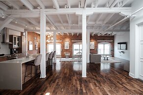 1861 Grand Loft in Old Port by Nuage