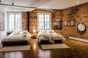 1861 Grand Loft in Old Port by Nuage