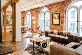 1861 Grand Loft in Old Port by Nuage