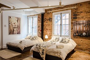 1861 Grand Loft in Old Port by Nuage