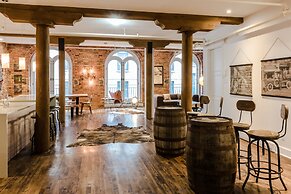 1861 Grand Loft in Old Port by Nuage