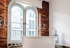 1861 Grand Loft in Old Port by Nuage
