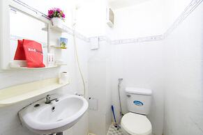 RedDoorz near Tan Son Nhat Airport 3