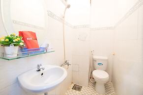 RedDoorz near Tan Son Nhat Airport 3