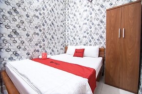 RedDoorz near Tan Son Nhat Airport 3