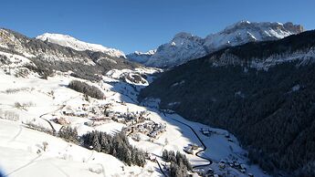 Alpine Hotel Ciasa Lara