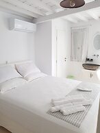 aniko suites Chora