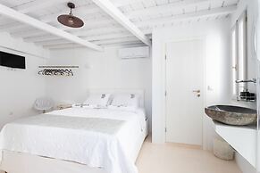 aniko suites Chora