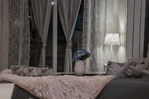 Luxury City Center Apartment