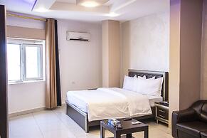 Sara Crown Hotel