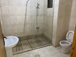 Sara Crown Hotel