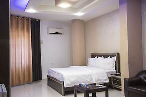 Sara Crown Hotel