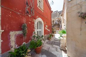 Ortigia Colourful Apartment