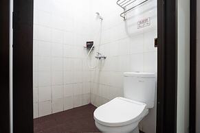 RedDoorz near Eka Hospital BSD City