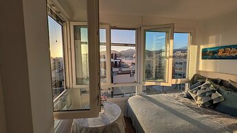 Corona central location mini penthouse