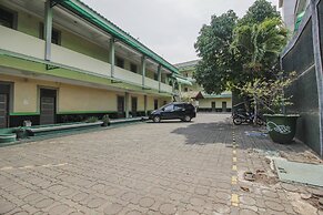 RedDoorz Plus near Alun Alun Kejaksan Cirebon