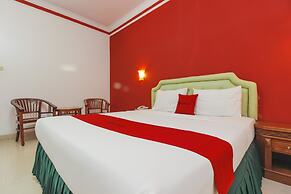 RedDoorz Plus near Alun Alun Kejaksan Cirebon