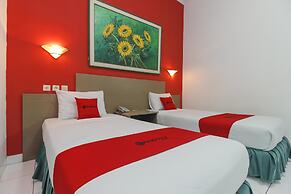 RedDoorz Plus near Alun Alun Kejaksan Cirebon