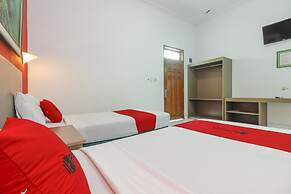 RedDoorz Plus near Alun Alun Kejaksan Cirebon