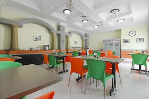 RedDoorz Plus near Alun Alun Kejaksan Cirebon