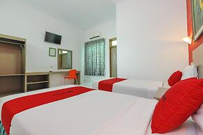 RedDoorz Plus near Alun Alun Kejaksan Cirebon