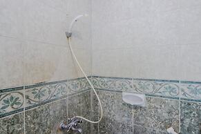 RedDoorz Plus near Alun Alun Kejaksan Cirebon