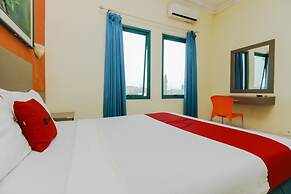 RedDoorz Plus near Alun Alun Kejaksan Cirebon
