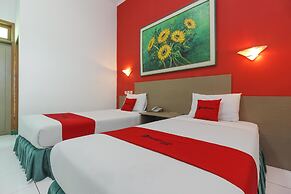 RedDoorz Plus near Alun Alun Kejaksan Cirebon