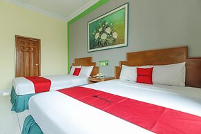 RedDoorz Plus near Alun Alun Kejaksan Cirebon