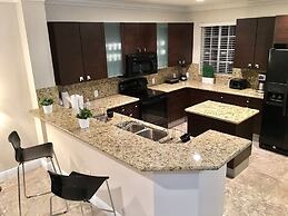 4BR Townhouse 906 by Ideal Experience VR