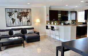 4BR Townhouse 320 by Ideal Experience VR